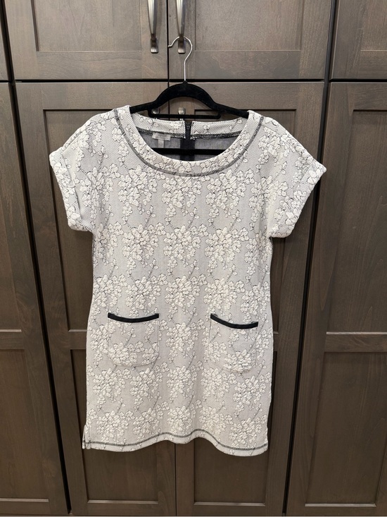Talbots Dresses & Skirts - Talbots Textured Floral Short-Sleeve Shift Dress in Black & White Size Small